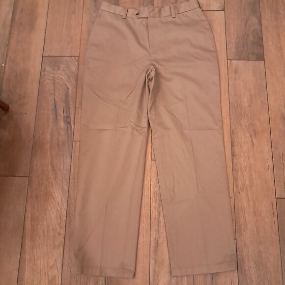 Jos A Bank dress Pants sz 33x30 Tan brown Traveler's Collection Tailored Fit - Picture 1 of 9